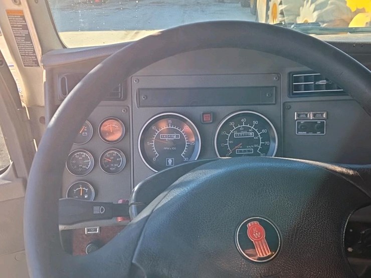 2007-kenworth-t300-image-10