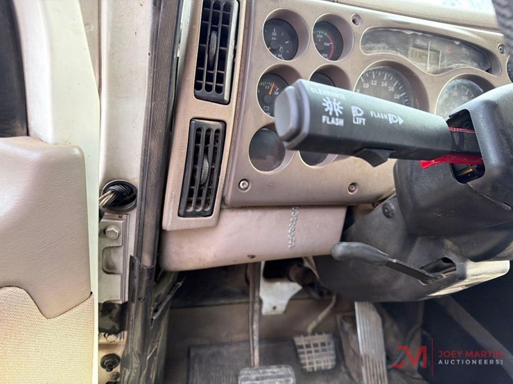 2006-mack-chn613-image-27