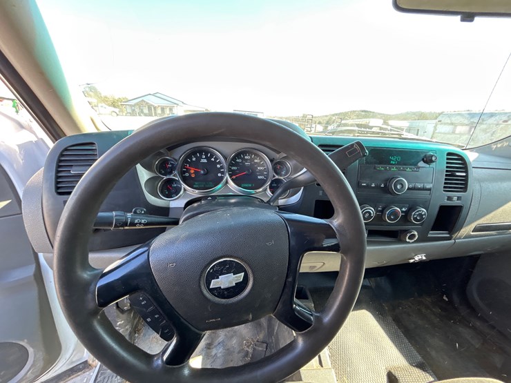 2011-chevrolet-3500-image-10