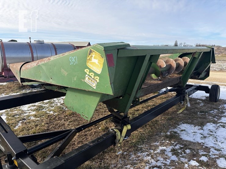 john-deere-444-image-2