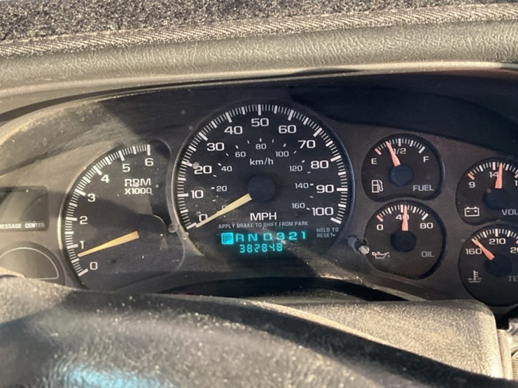 2001-chevrolet-silverado-1500-image-16