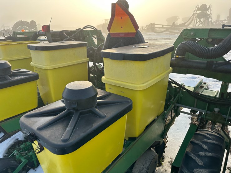 john-deere-1720-image-39