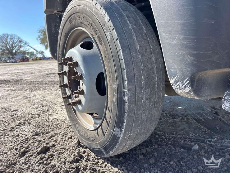 2014-ford-f550-image-26