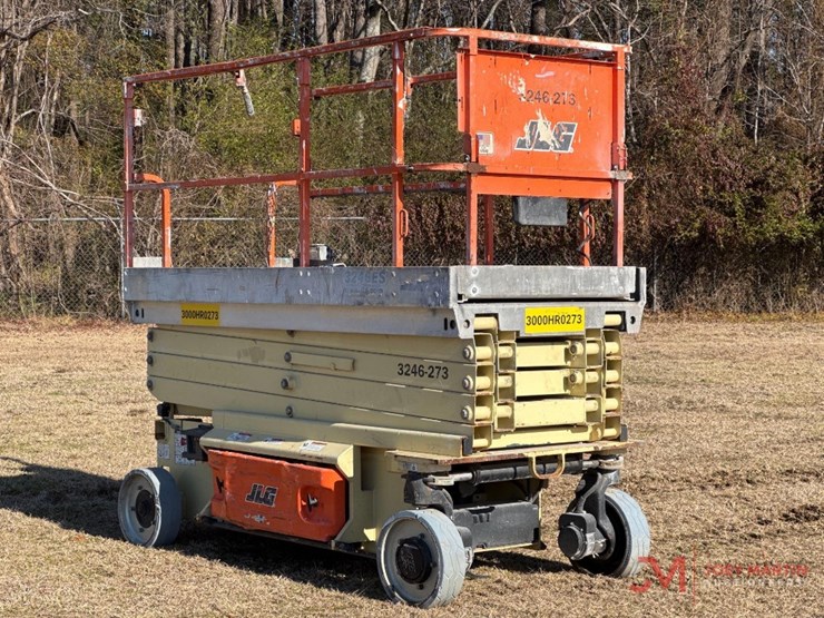 2015-jlg-3246es-image-1