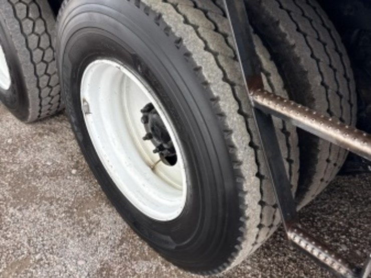 2012-international-7400-image-16