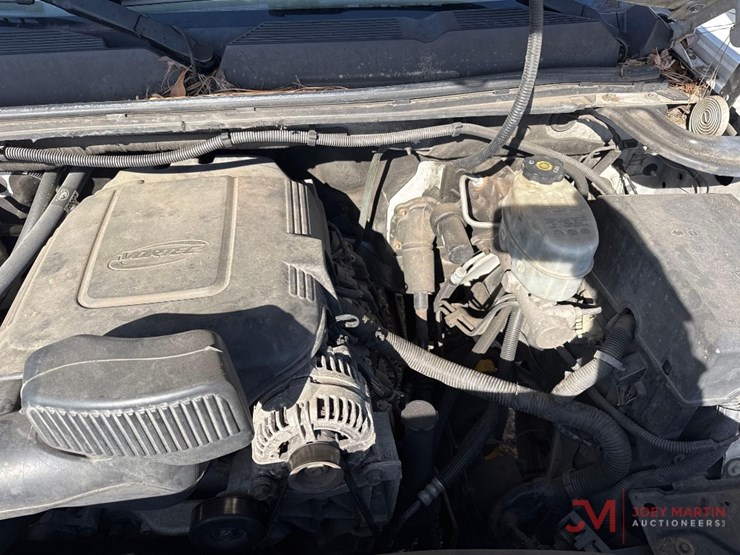 2013-chevrolet-2500-image-19