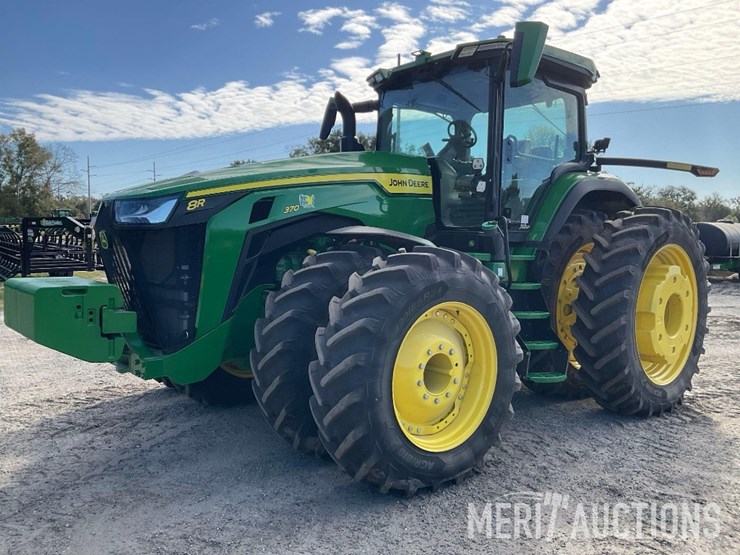 2023-john-deere-8r-370-image-1