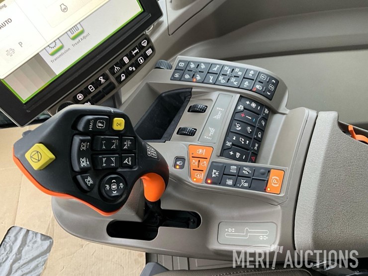 2023-john-deere-400r-image-44