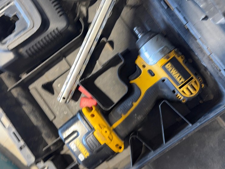 assortment-of-tools-image-3