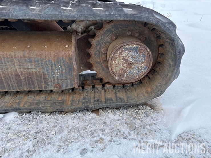 2006-deere-35d-image-16