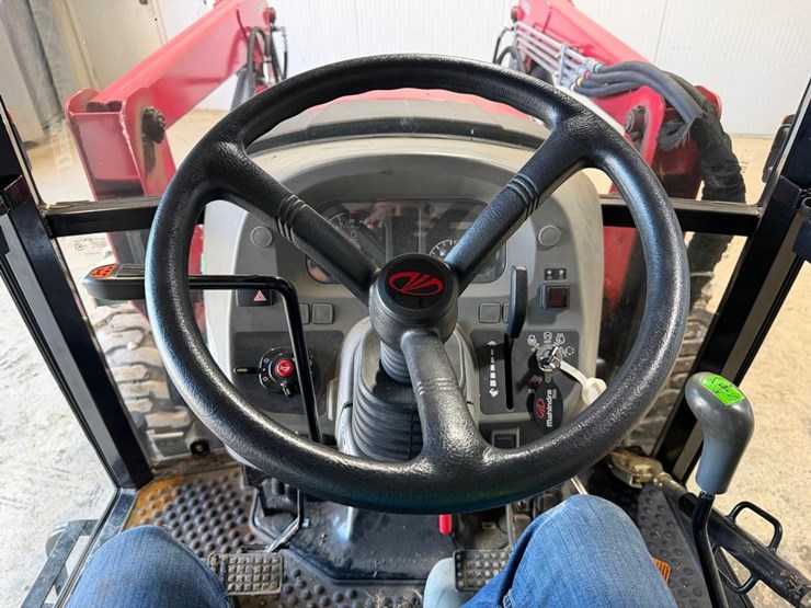 2016-mahindra-2565-image-21