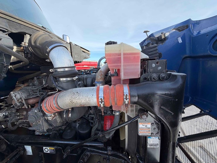 2015-peterbilt-579-image-32