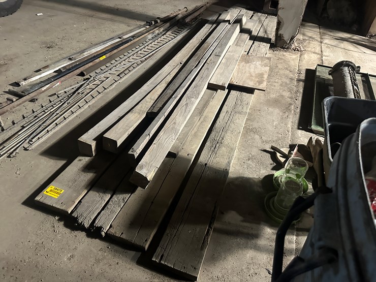 #38475-•-lot-of-wood-pieces-image-1