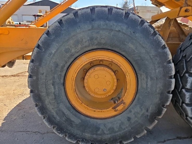 2005-deere-300d-image-9