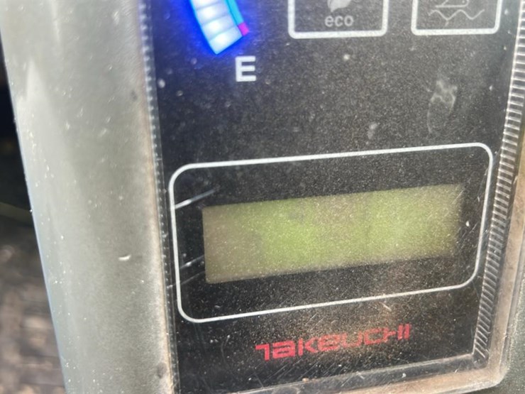 2017-takeuchi-tl8-image-3