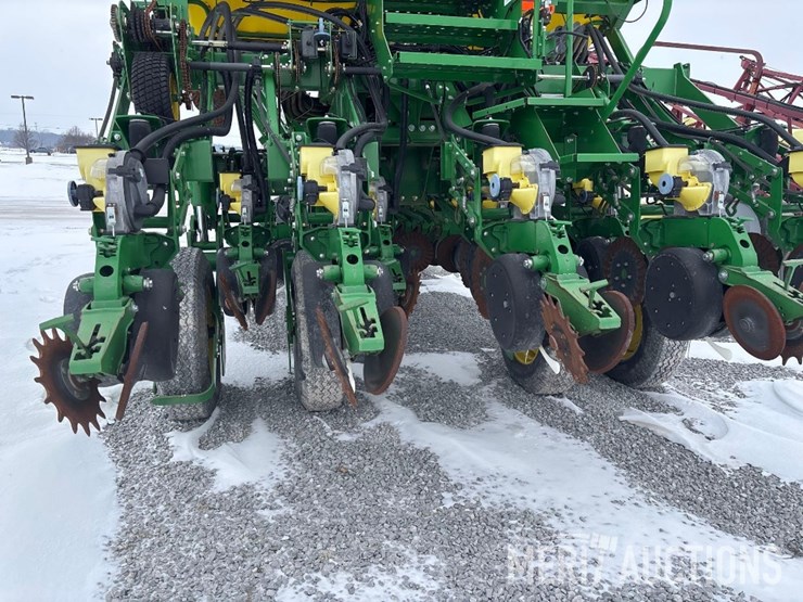 2013-john-deere-1790-image-25