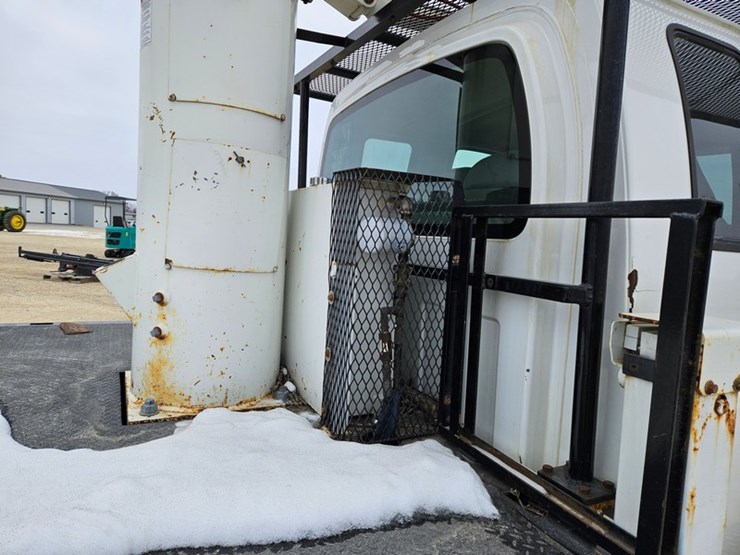 #309-•-2003-gmc-c5500-aerial-truck-image-22