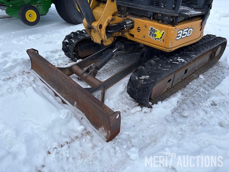 2006-deere-35d-image-14