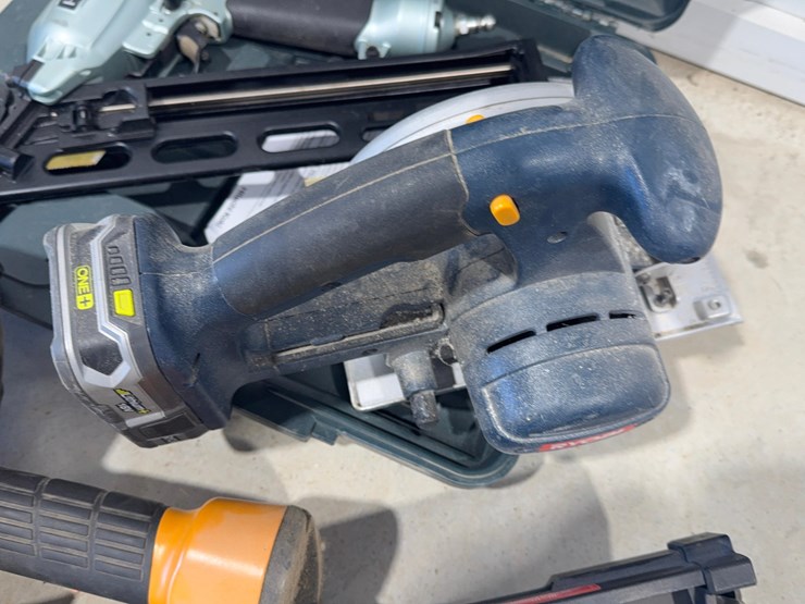 assorted-tools-image-6