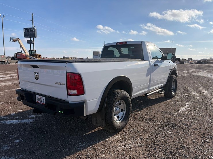 2020-ram-1500-classic-image-3