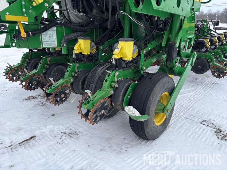 2016-john-deere-1775nt-image-24