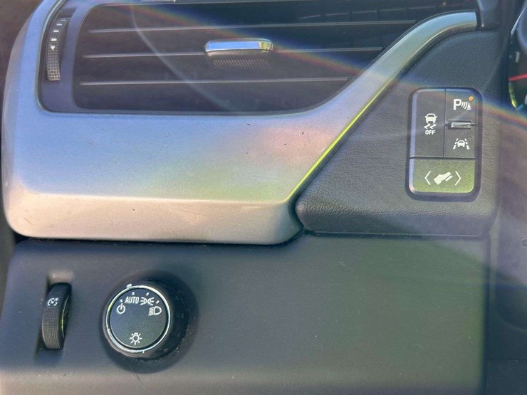 2017-chevrolet-suburban-image-13