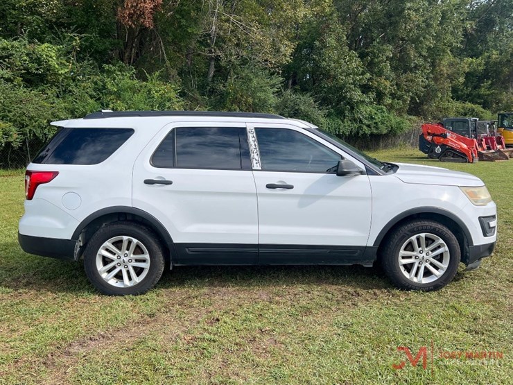2017-ford-explorer-image-2