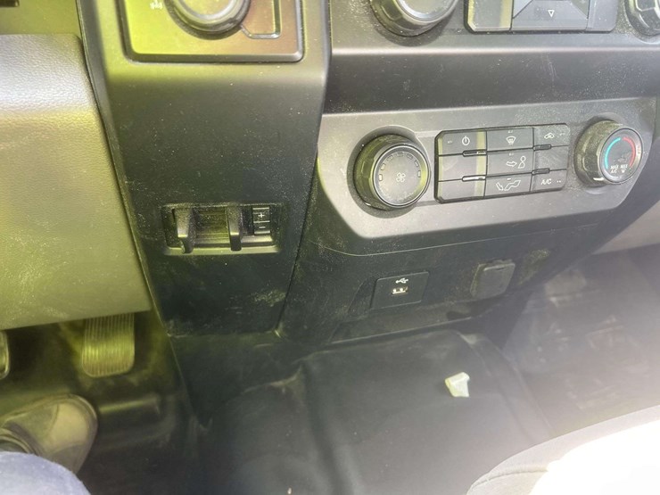 2020-ford-f150-image-23