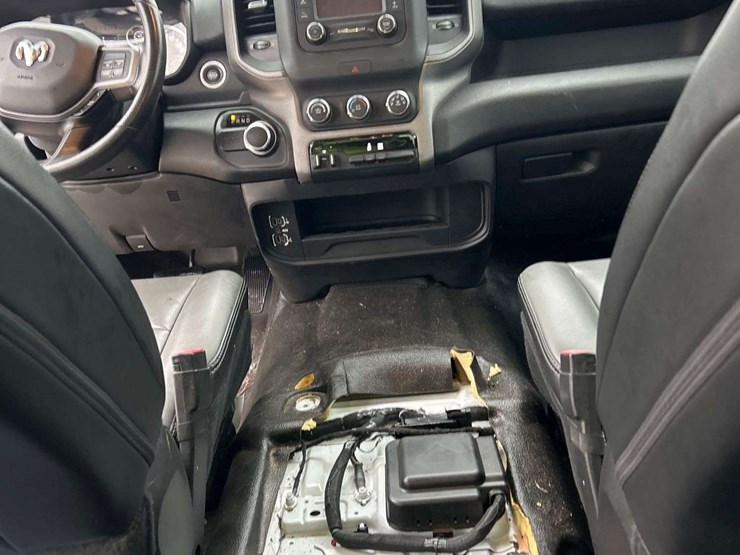 2020-dodge-3500-image-24