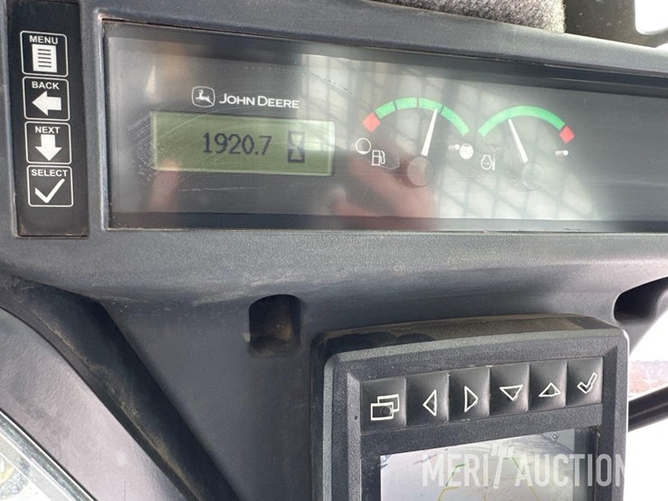 2021-deere-333g-image-32