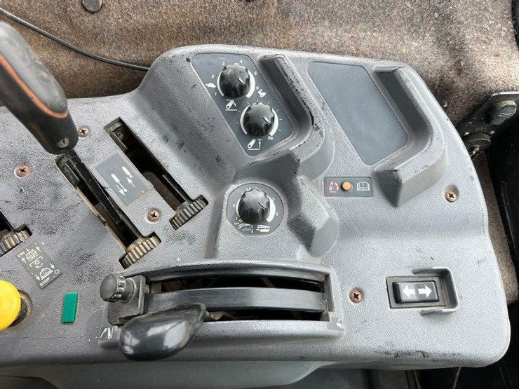 new-holland-8770-image-32