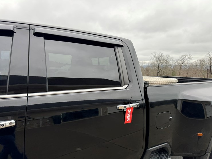 2021-chevrolet-3500hd-image-13