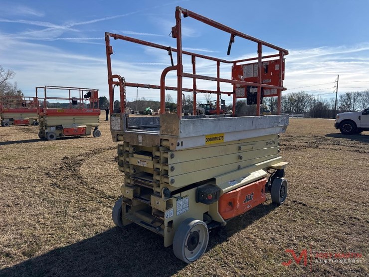 2015-jlg-3246es-image-2