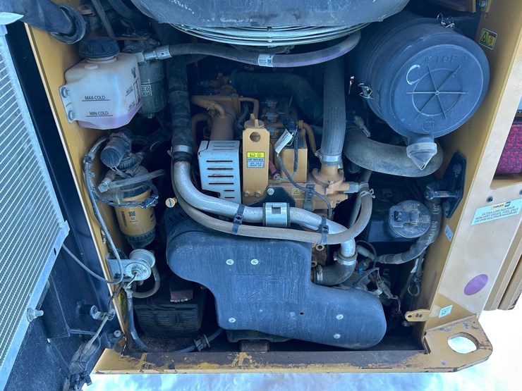 2023-caterpillar-259d3-image-16