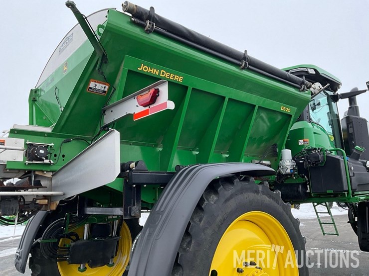 2023-john-deere-400r-image-26