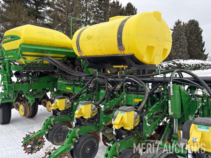 2016-john-deere-1775nt-image-31