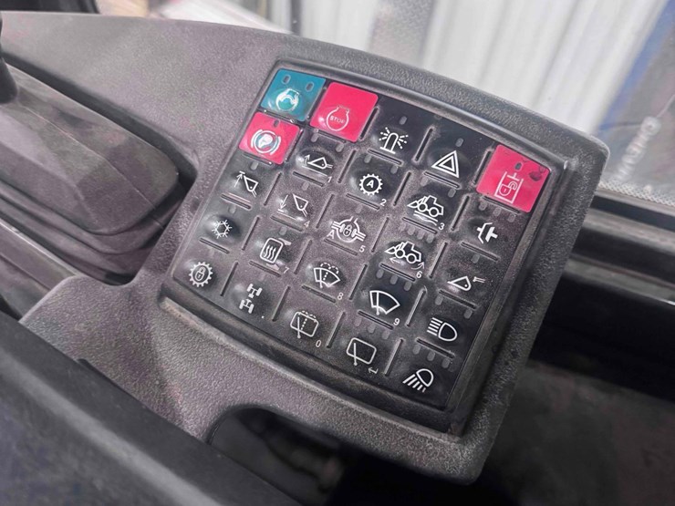 2011-deere-524k-image-13