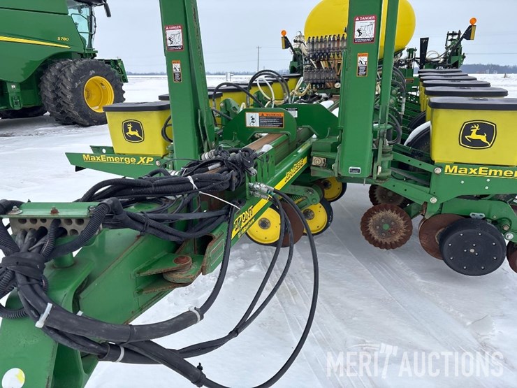 2010-john-deere-1770nt-image-9