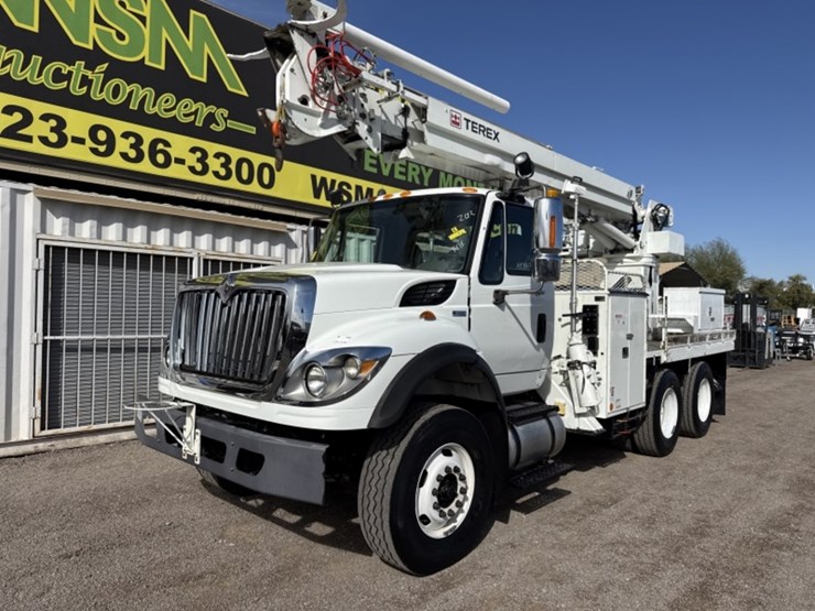 2012-international-7400-image-2