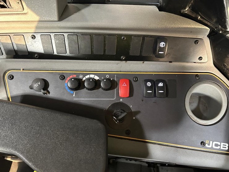 2022-jcb-407-image-21