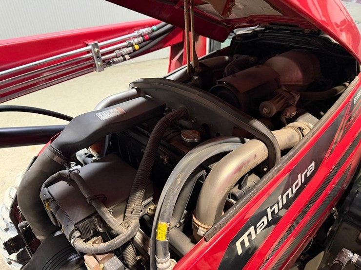 2016-mahindra-2565-image-19