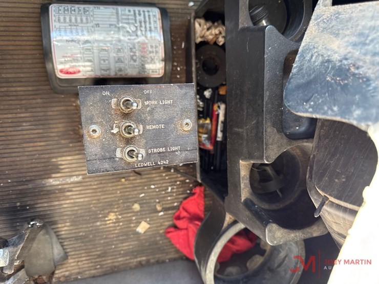 2019-peterbilt-348-image-24