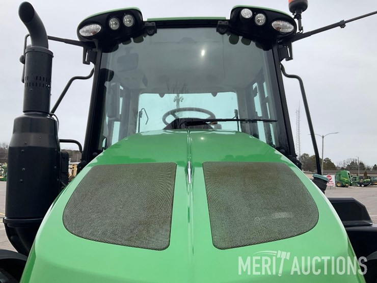 2021-john-deere-6110m-image-41