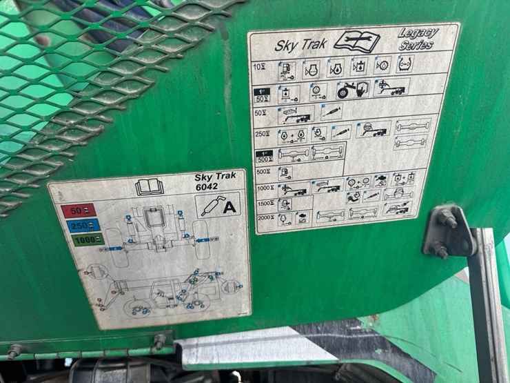 2013-sky-trak-6042-image-18