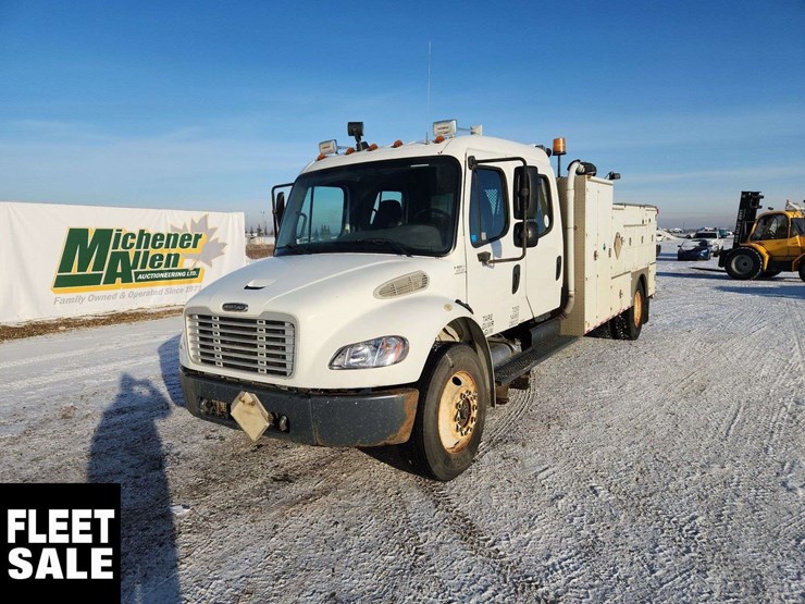 2005-freightliner-m2-106-image-1
