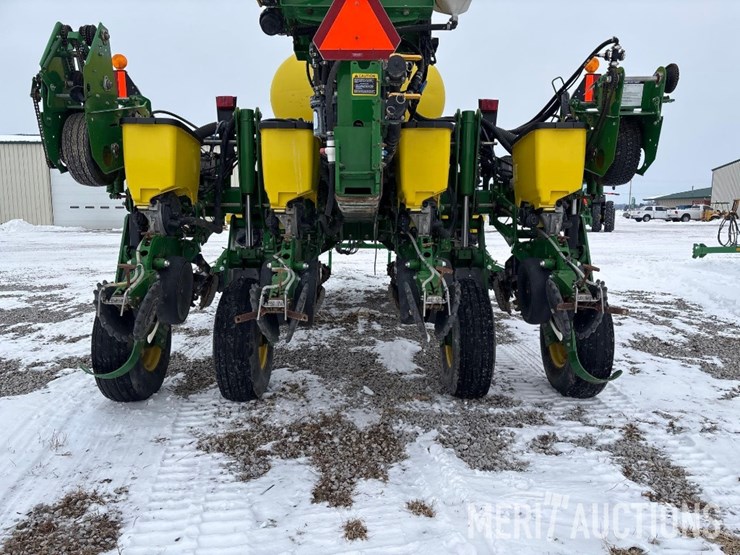 2015-john-deere-1775nt-image-23