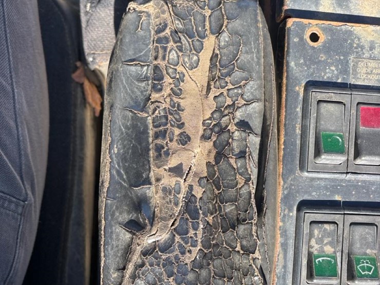 2005-deere-437c-image-26