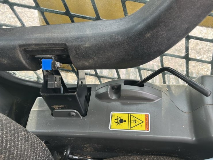 2019-caterpillar-249d-image-51