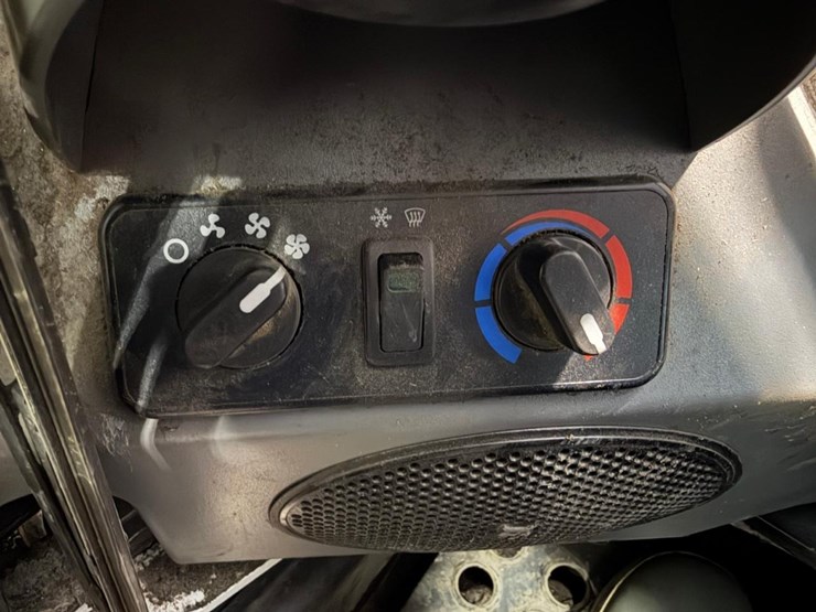 2023-bobcat-t770-image-21