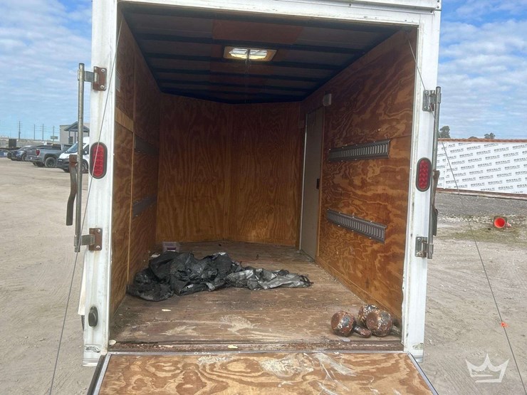 s/a-enclosed-trailer-image-8